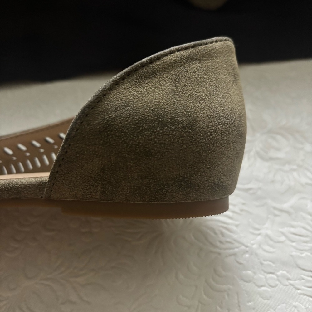 ❤️2/$15or3/$21❤️Nicole Slade Faux Suede /Green Taupe Open Toe Flats, Size 8.5W - Picture 8 of 12